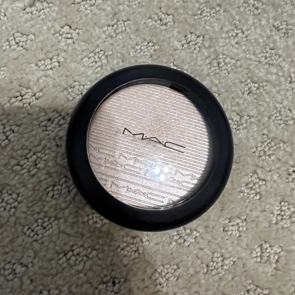 MAC double gleam highlighter